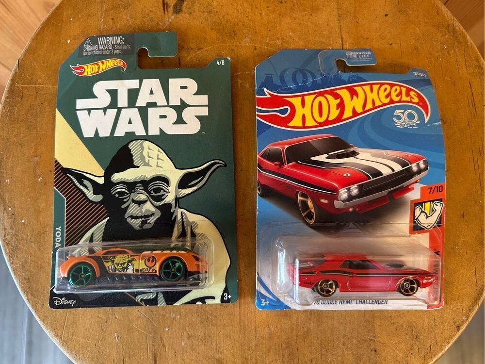 Hot wheels lot of two 2017 Mattel Yoda, 70s Dodge hemi Challenger (0112)￼